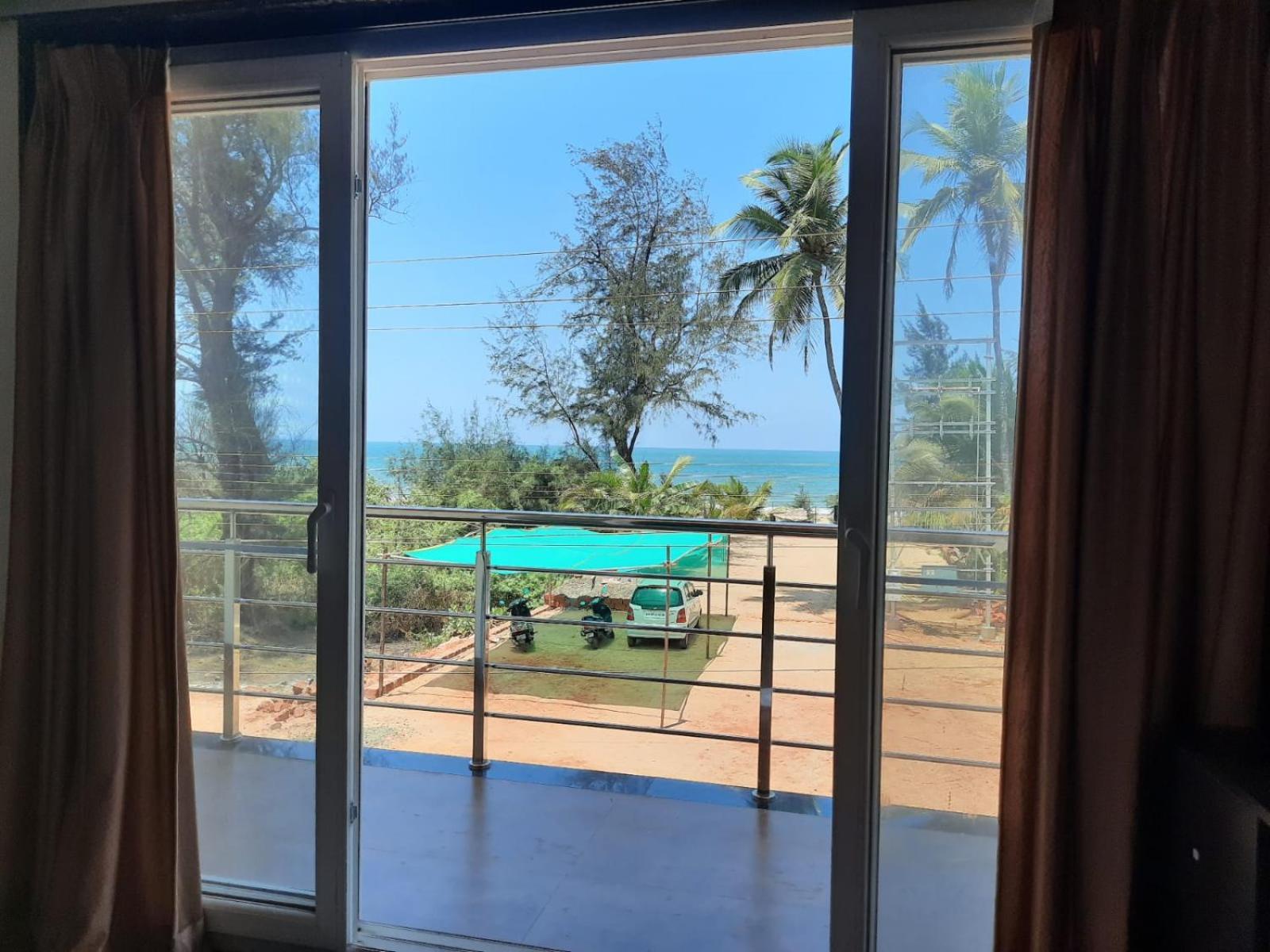 Raapan Beach Resort Mālvan エクステリア 写真